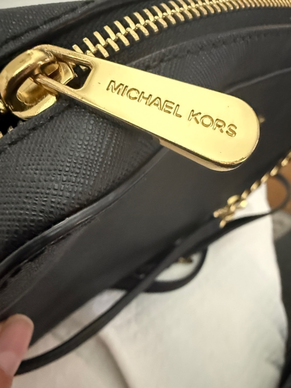 Michael Kors Black Saffiano Leather Crossbody w Gold Chain 9.5"W X 6.5"H X 2"D - Picture 3 of 14
